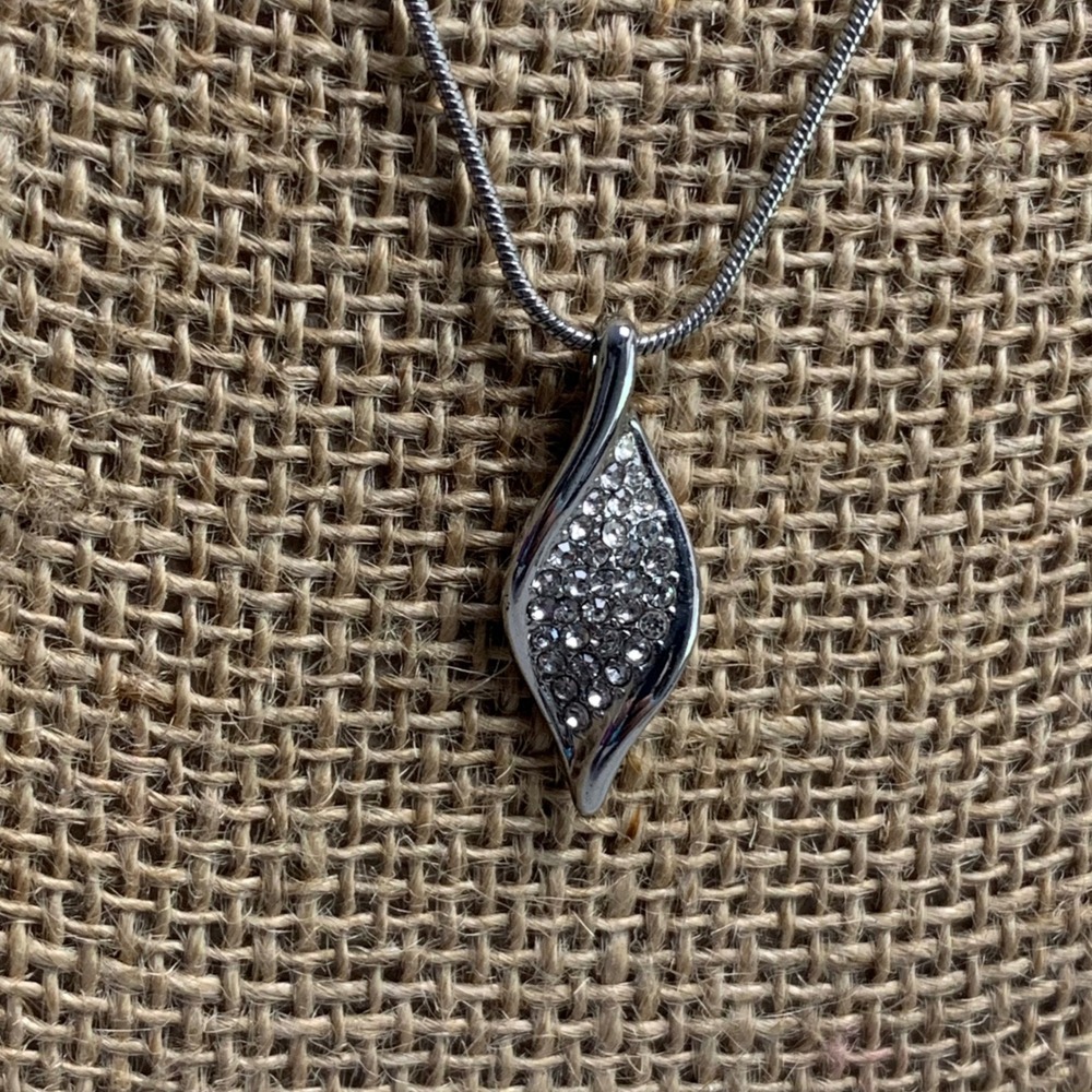 Silver‎ Tone Crystal Pavé Leaf Pendant Snake Chain Necklace 16 Inch 3434